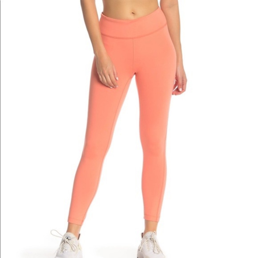 Outdoor Voices peach tech sweat 3/4 leggings (M)